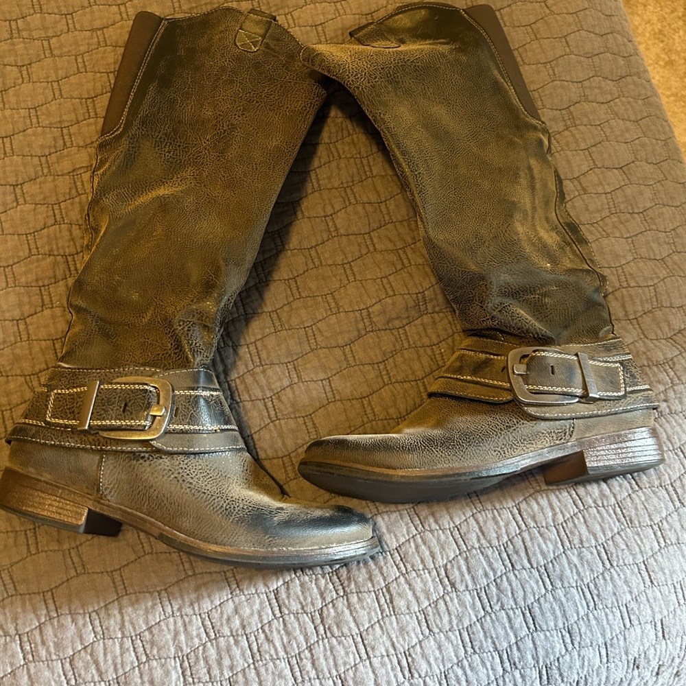 Stylish Brown Heeled Boots for Women